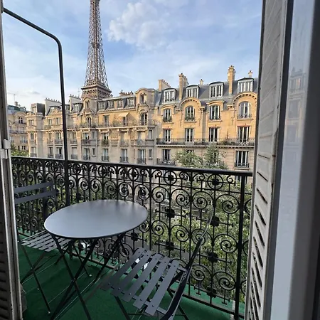 140m2 Vue Sur Tour Eiffel Апартаменты *
